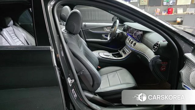 Mercedes-Benz E-Class W213 2021 Серый из Кореи, фото 2