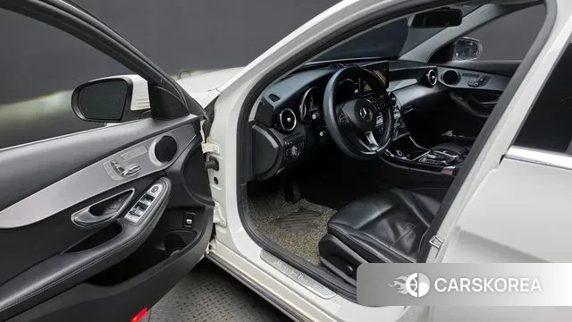 Mercedes-Benz C-Class W205 2018 Белый из Кореи, фото 2