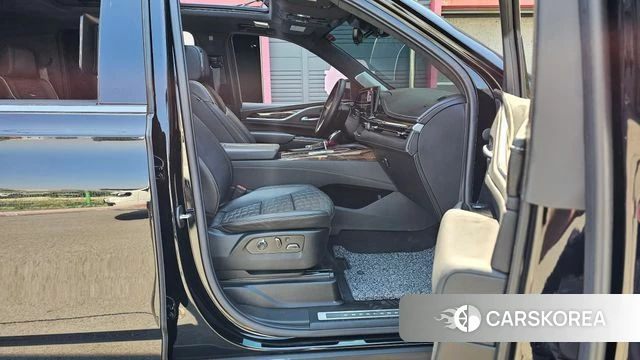 Cadillac Escalade 5th Generation 2022 Черный из Кореи, фото 2