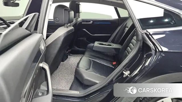 Volkswagen Arteon 2023 Черный из Кореи, фото 2