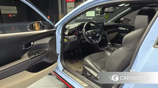 Hyundai Veloster (JS) 2018 Светло-серебряный цвет из Кореи, фото 2