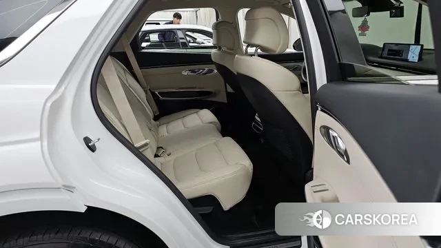 Genesis GV70 2023 Белый из Кореи, фото 2