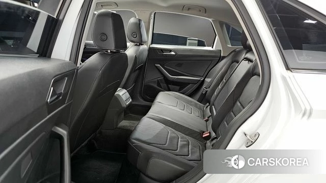 Volkswagen 7th Generation of Jetta 2024 Белый из Кореи, фото 2