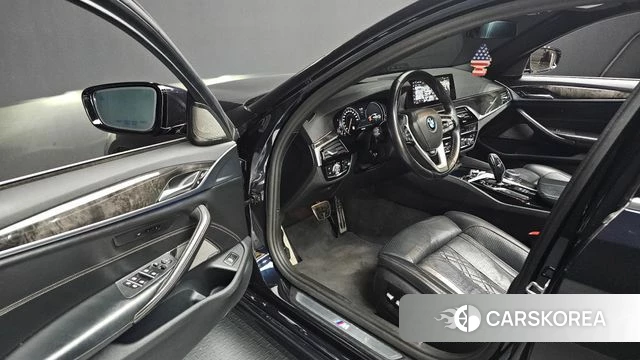 BMW 5 Series (G30) 2018 Черный из Кореи, фото 2