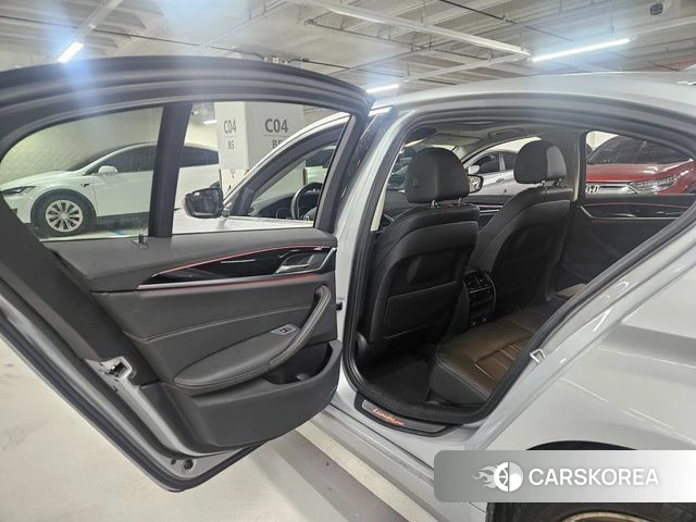 BMW 5 Series (G30) 2018 Серебряный из Кореи, фото 2