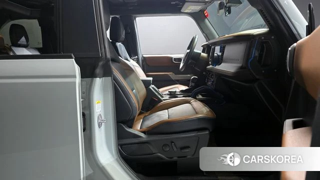 Ford Bronco 6th Generation 2023 Цвет галактики из Кореи, фото 2