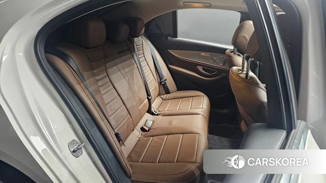 Mercedes-Benz E-Class W213 2018 Белый из Кореи, фото 2