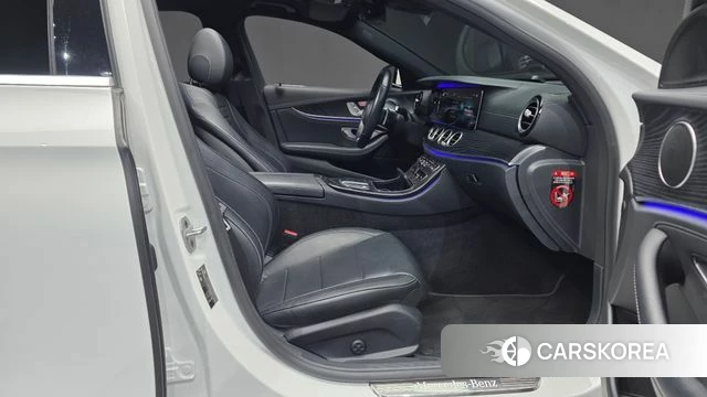 Mercedes-Benz E-Class W213 2021 Белый из Кореи, фото 2