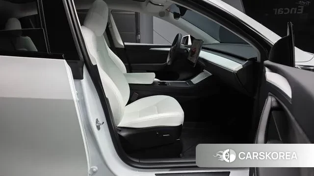 Tesla Model Y 2024 Белый из Кореи, фото 2