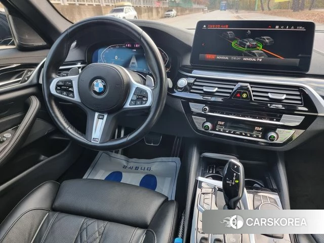 BMW 5 Series (G30) 2023 Черный из Кореи, фото 2