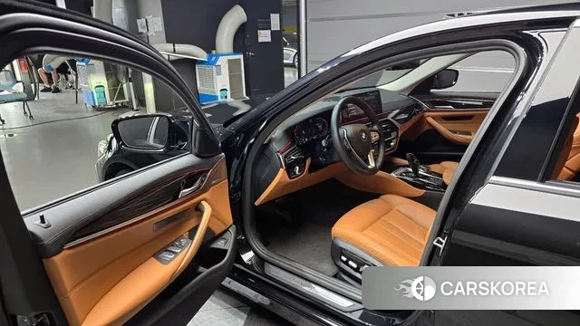 BMW 5 Series (G30) 2022 Черный из Кореи, фото 2