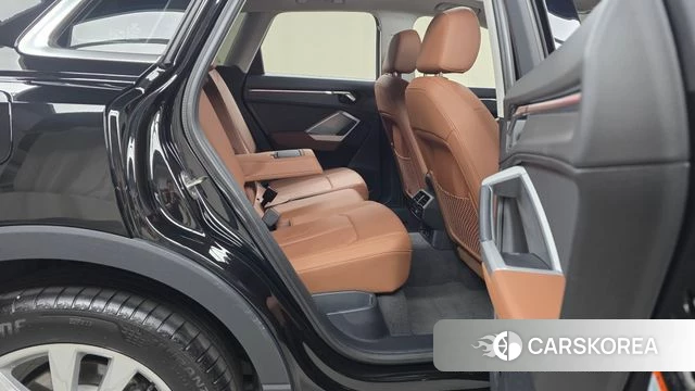 Audi Q3 (F3) 2023 Черный из Кореи, фото 2