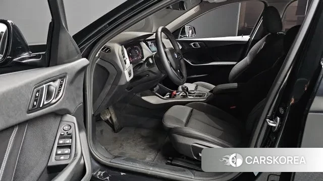 BMW 1 Series (F40) 2020 Черный из Кореи, фото 2