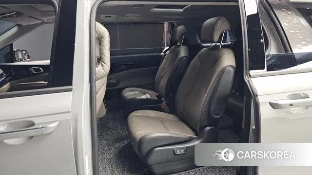 Kia The New Carnival 4th Generation 2024 Серебристо-серый из Кореи, фото 2