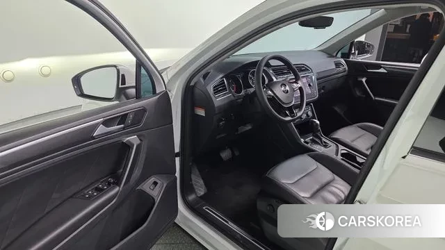 Volkswagen Tiguan second Generation 2019 Белый из Кореи, фото 2