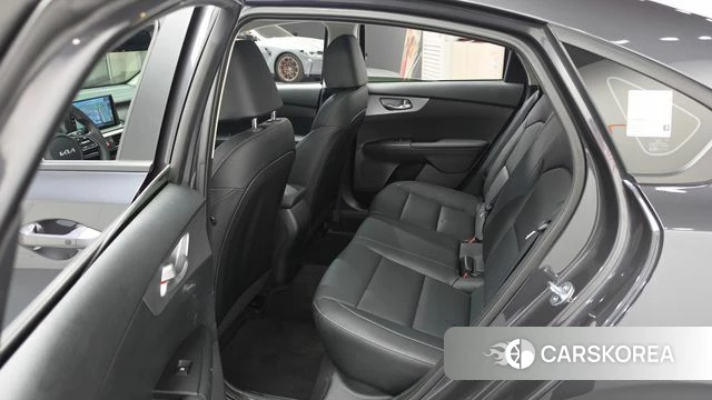 Kia The New K3 2nd generation 2023 Серый из Кореи, фото 2