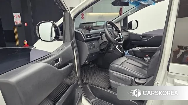 Hyundai Staria 2023 Белый из Кореи, фото 2