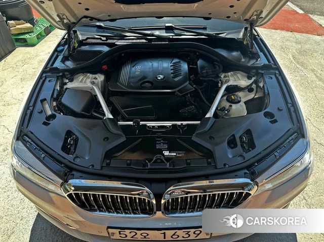 BMW 5 Series (G30) 2018 Белый из Кореи, фото 2