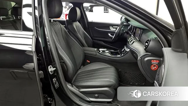 Mercedes-Benz E-Class W213 2020 Черный из Кореи, фото 2