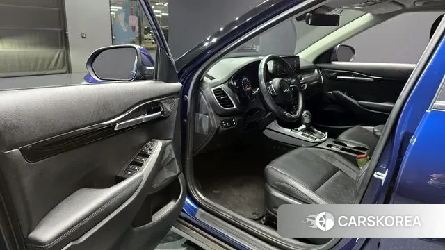 Kia Seltos 2021 Синий из Кореи, фото 2