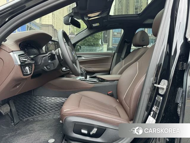 BMW 5 series 2023 Черный из Китая, фото 2