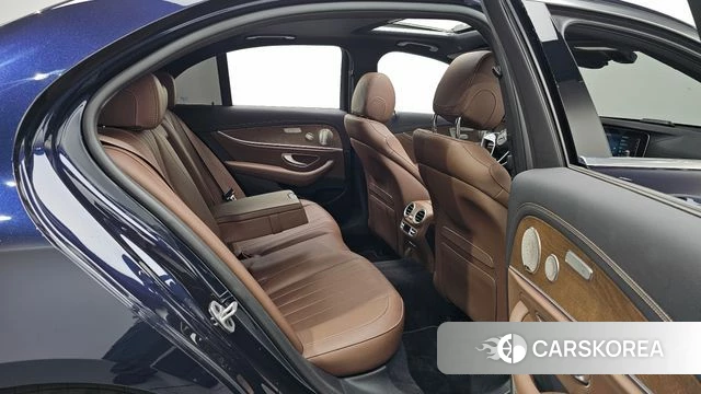 Mercedes-Benz E-Class W213 2022 Синий из Кореи, фото 2