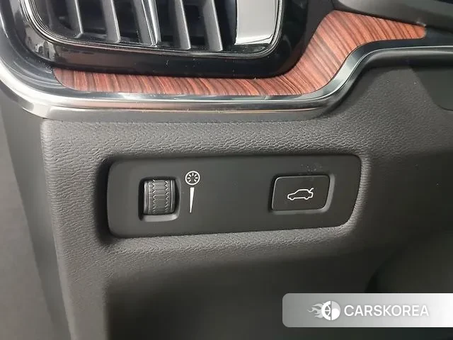 Volvo S60 3rd generation 2021 Белый из Кореи, фото 2