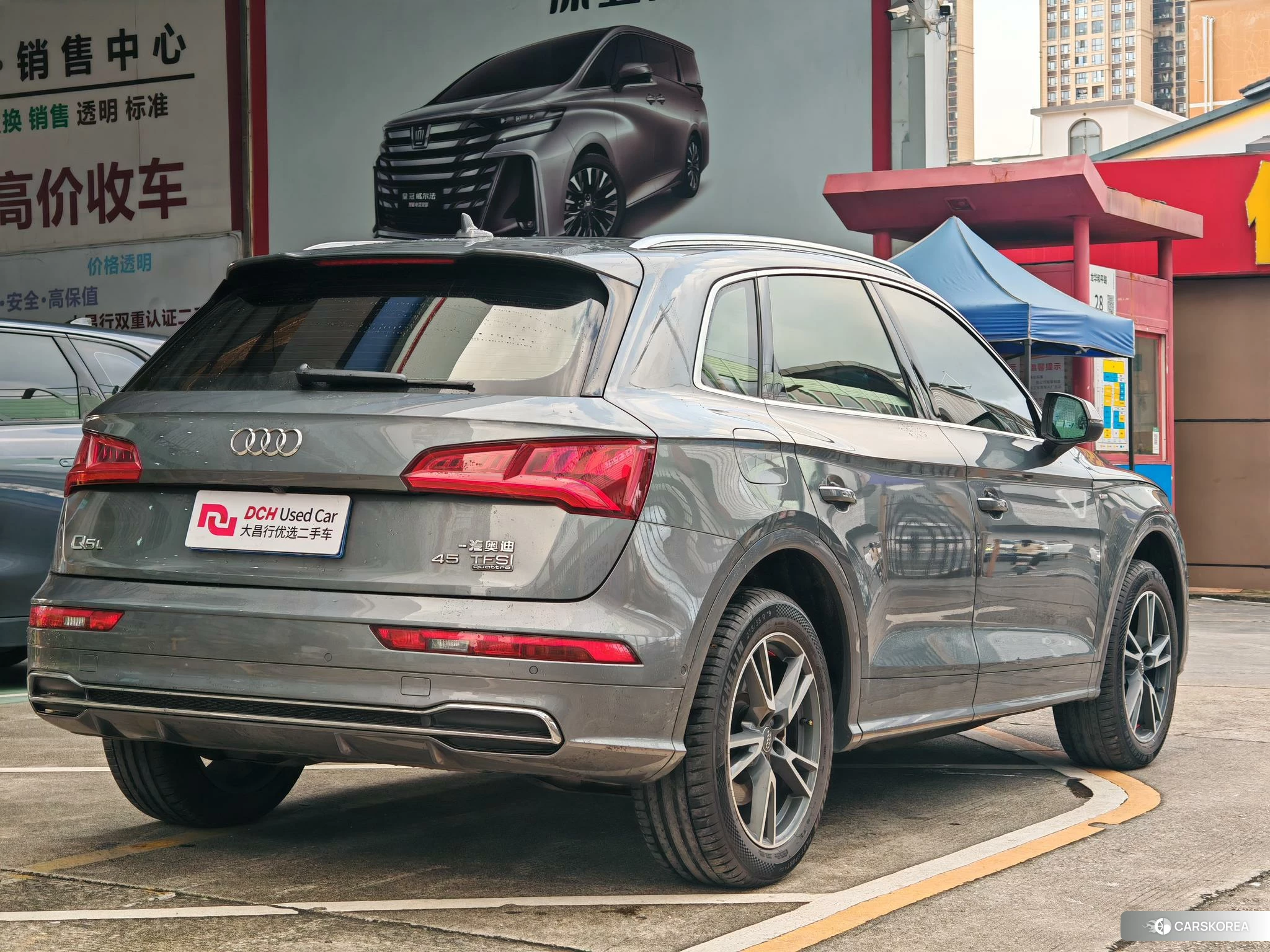Audi Q5L 2019 Темно-серый из Китая, фото 2