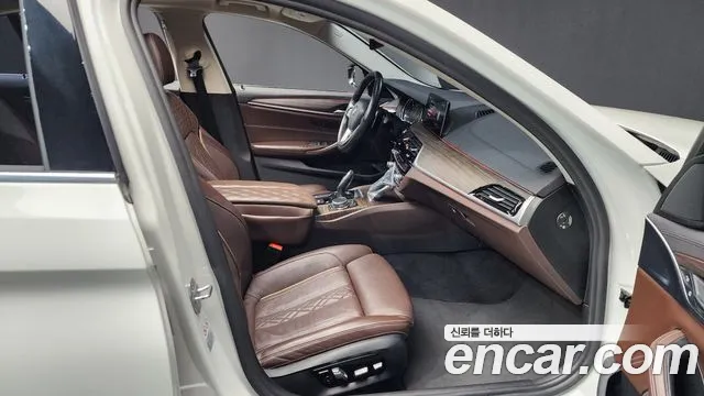 BMW 5 Series (G30) 2018 Белый из Кореи, фото 2