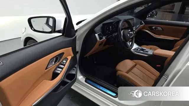 BMW 3 Series (G20) 2023 Белый из Кореи, фото 2