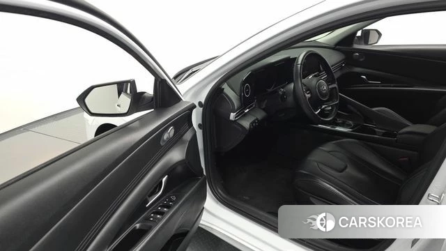 Hyundai Avante Hybrid (CN7) 2022 Белый из Кореи, фото 2