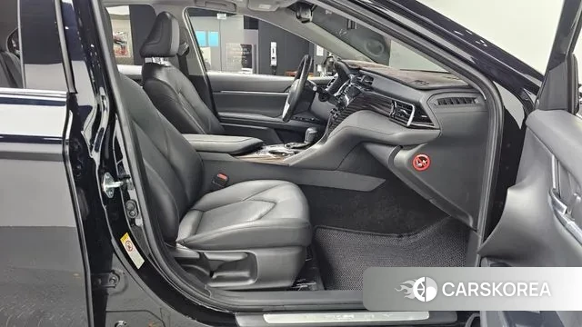 Toyota Camry (XV70) 2018 Черный из Кореи, фото 2