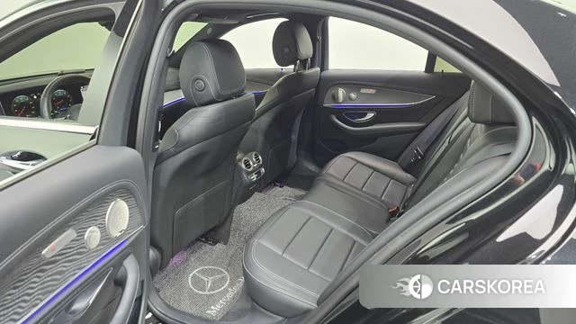 Mercedes-Benz E-Class W213 2021 Черный из Кореи, фото 2