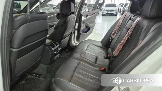 BMW 5 Series (G30) 2022 Белый из Кореи, фото 2