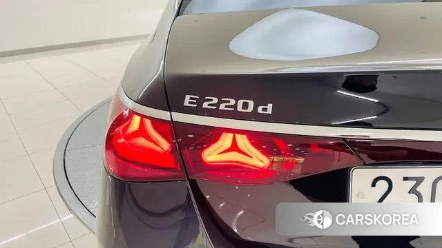 Mercedes-Benz E-Class W214 2024 Черный из Кореи, фото 2