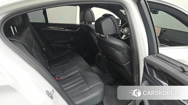 BMW 5 Series (G30) 2022 Белый из Кореи, фото 2