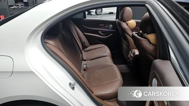 Mercedes-Benz E-Class W213 2018 Белый из Кореи, фото 2