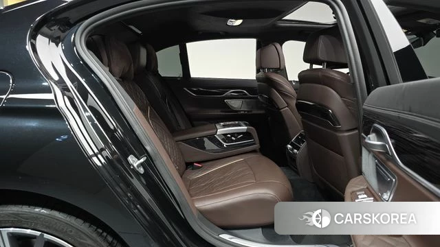 BMW 7 Series (G11) 2022 Черный из Кореи, фото 2