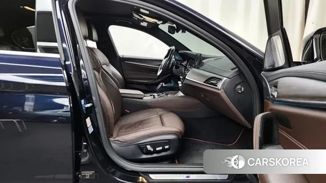 BMW 5 Series (G30) 2018 Черный из Кореи, фото 2