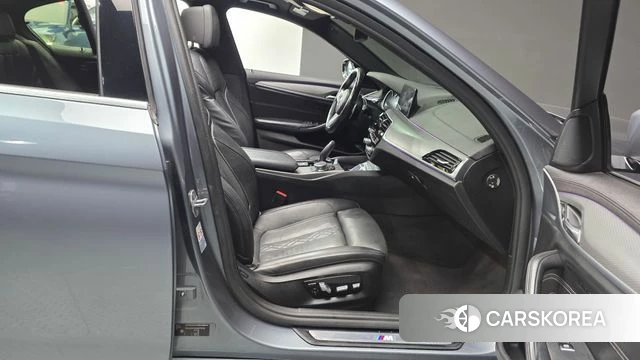 BMW 5 Series (G30) 2018 Серый из Кореи, фото 2
