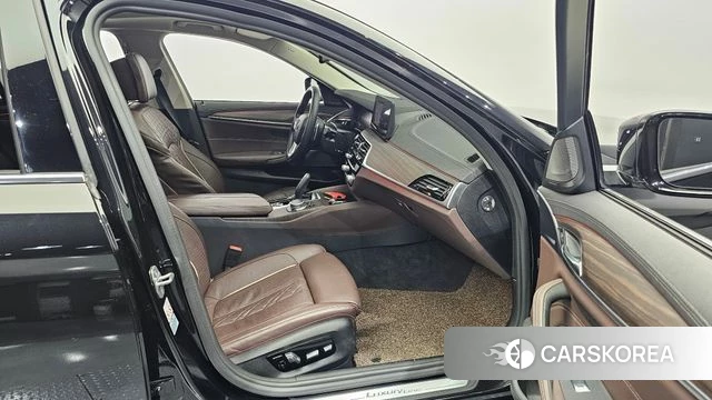 BMW 5 Series (G30) 2022 Черный из Кореи, фото 2