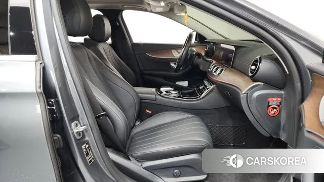 Mercedes-Benz E-Class W213 2019 Серебряный из Кореи, фото 2