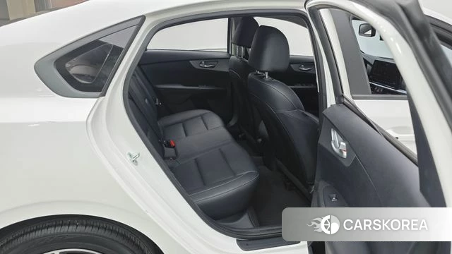 Kia The New K3 2nd generation 2022 Белый из Кореи, фото 2