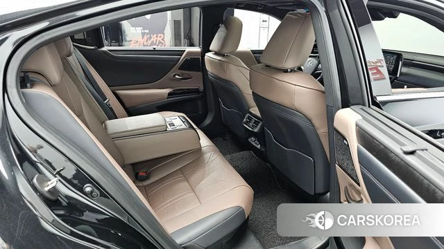 Lexus ES300h 7th generation 2025 Черный из Кореи, фото 2