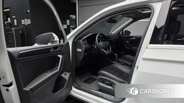 Volkswagen Tiguan second Generation 2021 Белый из Кореи, фото 2