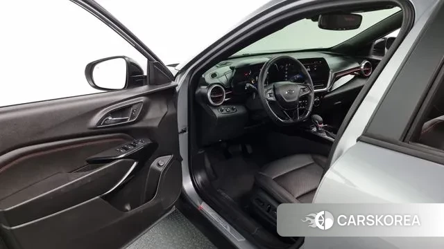 Chevrolet (GM Daewoo) Trax Crossover 2024 Серебристо-серый из Кореи, фото 2