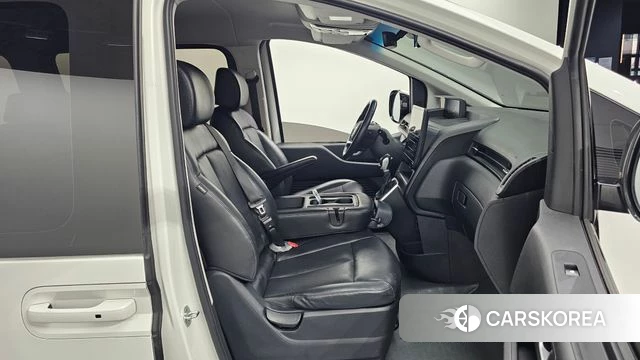 Hyundai Staria 2022 Белый из Кореи, фото 2