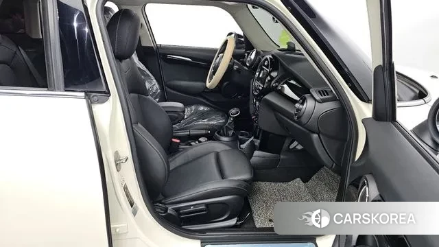 Mini Cooper 2019 Жемчужный цвет из Кореи, фото 2