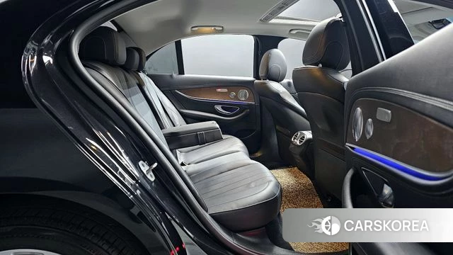 Mercedes-Benz E-Class W213 2018 Черный из Кореи, фото 2