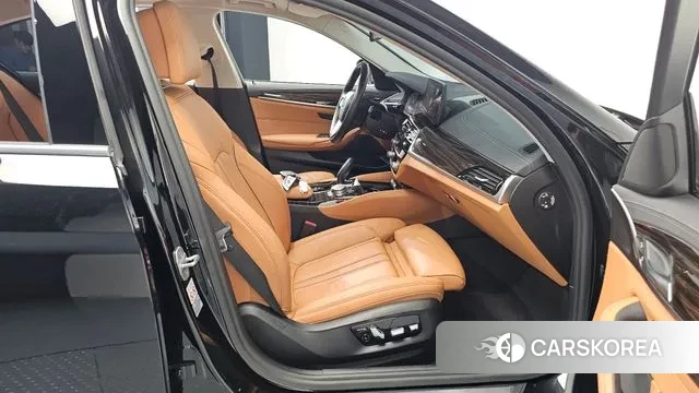 BMW 5 Series (G30) 2020 Черный из Кореи, фото 2